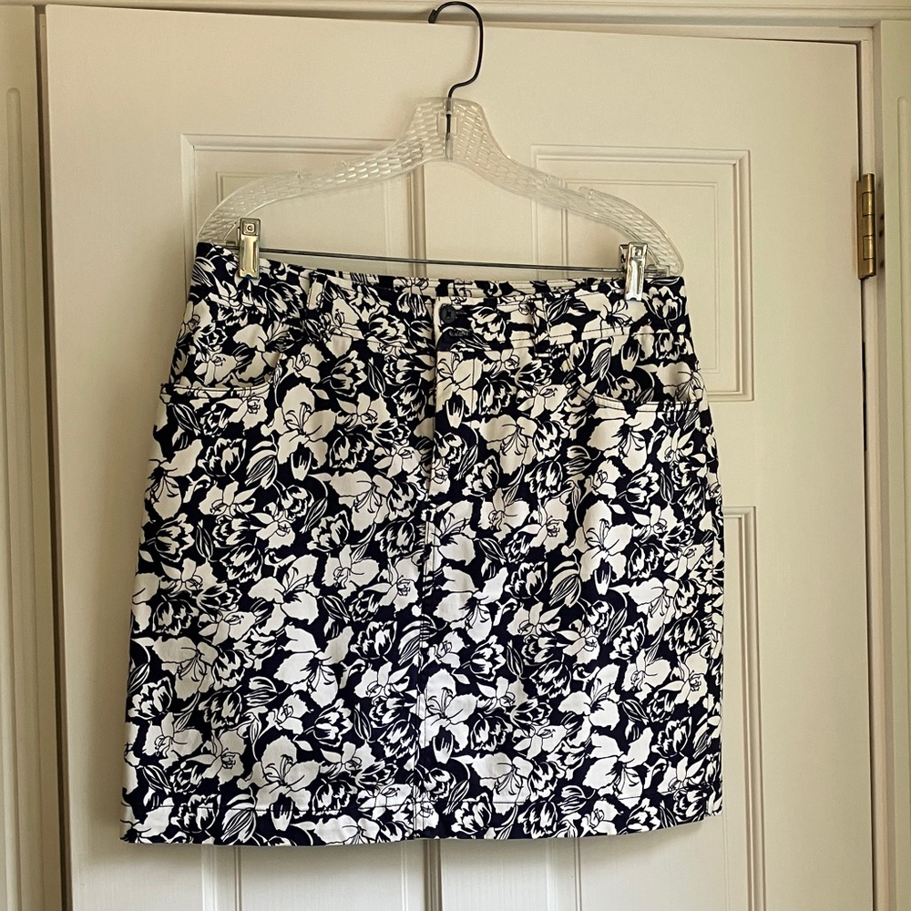 Chaps Dark Navy & White Floral print Skirt SZ 12
